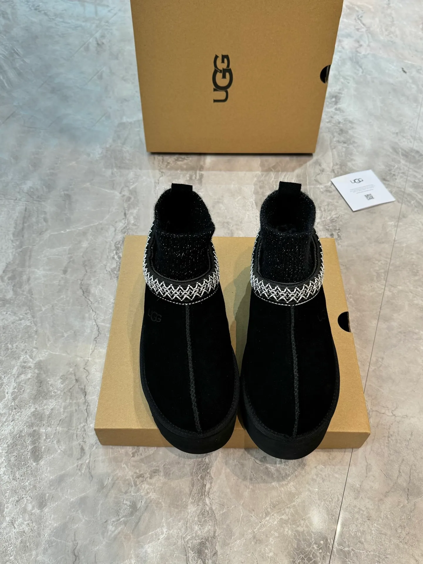 Self-pickup 💰520 New snow boots 1125956 Ethnic style plus sock cover, the sock cover is inserted into the wool. The surface is made of imported silk cow suede, and the inner part is made of Longfeng fur. Foam outsole has light anti-slip characteristics. Four colors, 35-40
